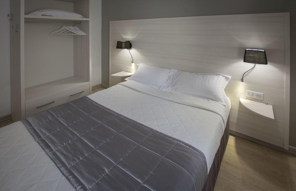 Hotel Univers Carpentras Eksteriør bilde